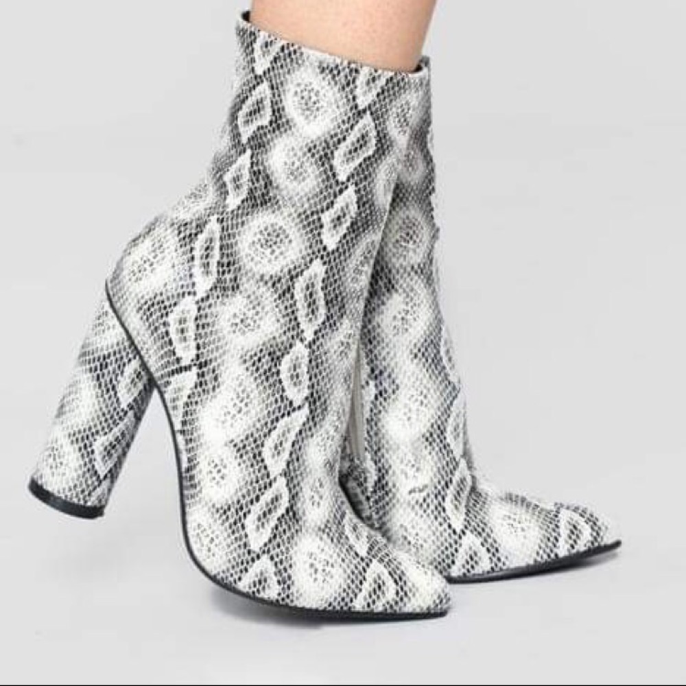 NWOT Fashion Nova Midnight Lover Boot Snake Print
